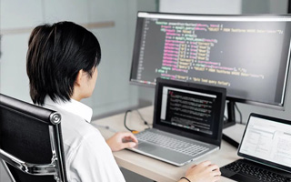 新昌 ,php声明和调用变量的符号是什么？